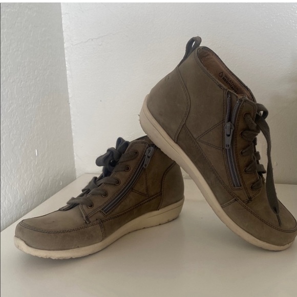 Vionic Zip-Up Comfort Sneakers Size 7 | Walking Shoes - Picture 3 of 7